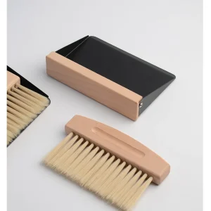 Balayette –La solution élégante pour une table impécable